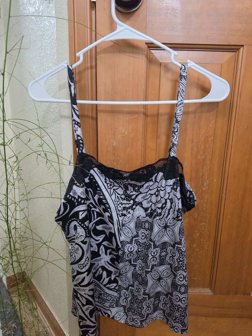 Black & White Lace-Trim Camisole Top